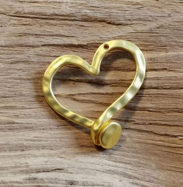 1 Anhänger Herz gedreht Metall 5 x 5 cm gold/matt
