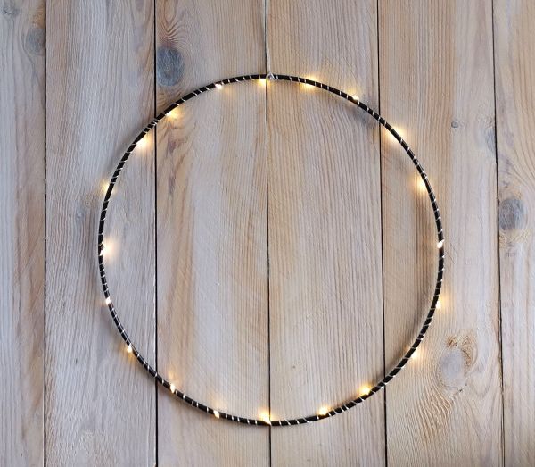 LED Ring beleuchtet mit 20er Stablichterkette umwickelt 30cm schwarz