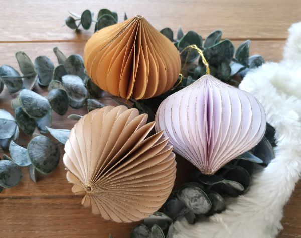 Papier Anhänger 3 St. Wabe Zwiebel 8cm Natur
