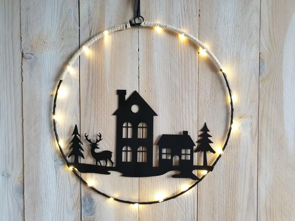 LED Metall Ring 30cm schwarz mit Haus Hirsch Batterie Timer