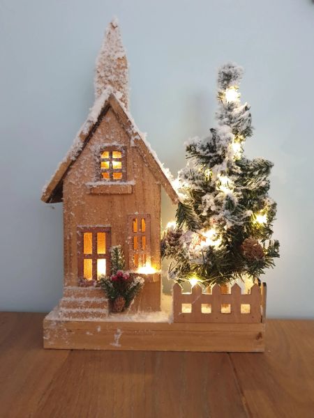LED Haus mit Licht Timer Batterie Holzhaus braun 28cm x 45cm